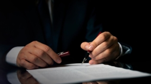 Za co odpowiada akt notarialny? Zrozumienie roli i znaczenia dokumentów sporządzanych przez notariusza