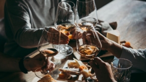 Nowoczesne doznania kulinarno-winne: menu degustacyjne w River Club