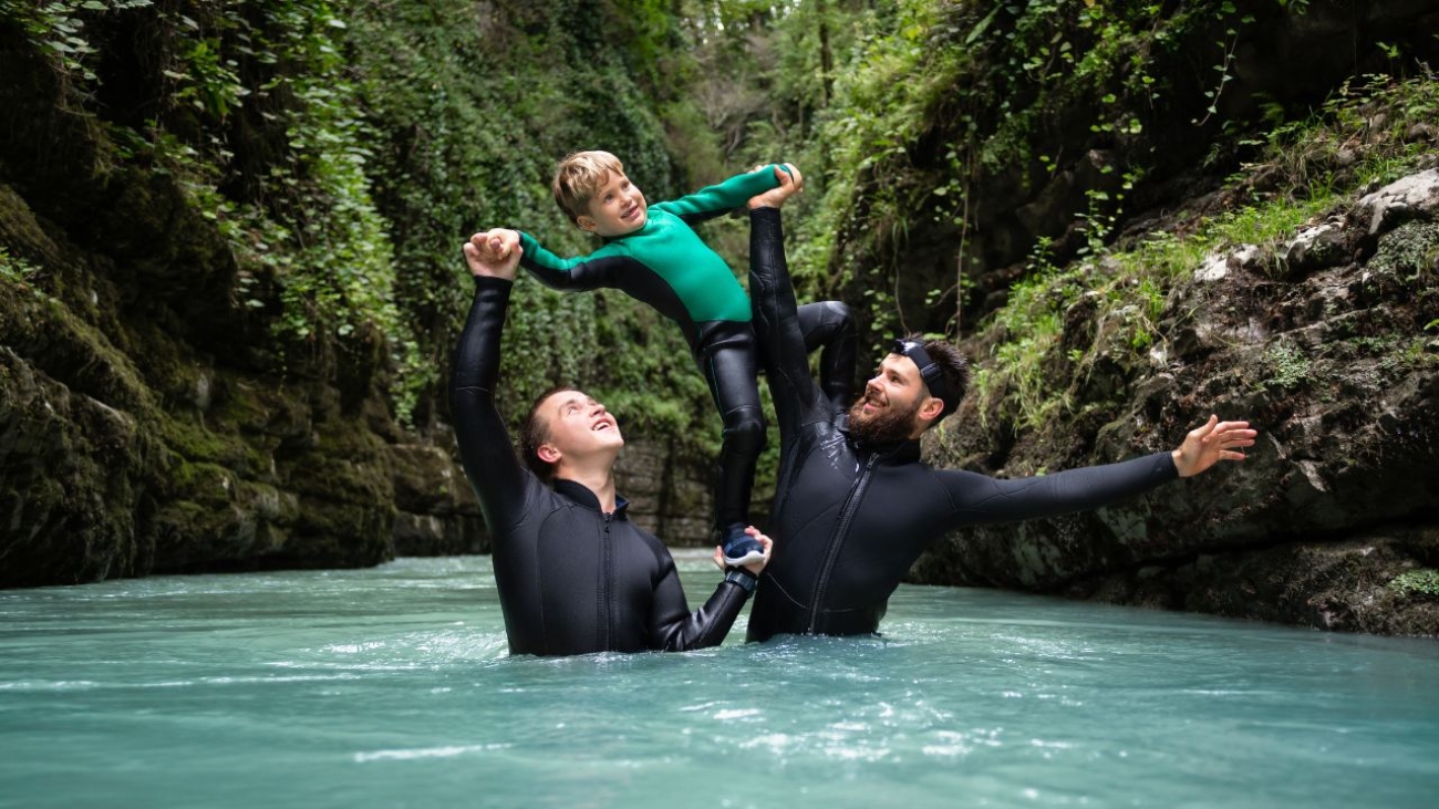 Poczuj się pewniej: Jak pianki neoprenowe do nurkowania dla dzieci zapewniają bezpieczeństwo i komfort pod wodą