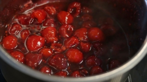 Pyszny przepis na domowy syrop malinowy