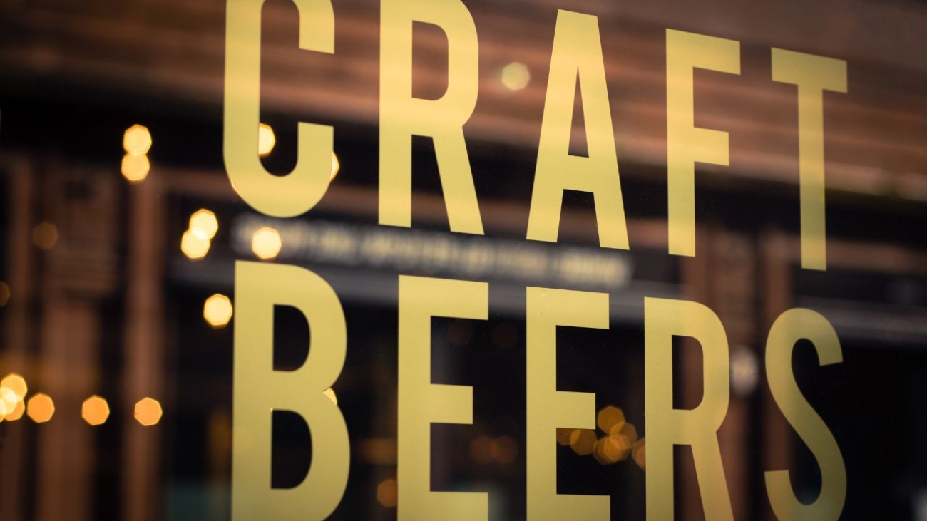 Tajemnice małych browarów: jak lokalne piwa kraftowe zmieniają oblicze polskiego piwowarstwa