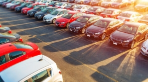 Jak wybrać najlepszy parking lotniskowy Okęcie dla podróży samolotem?