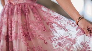 Rozkoszuj się luksusem: 5 najbardziej ikonicznych sukienek Dior