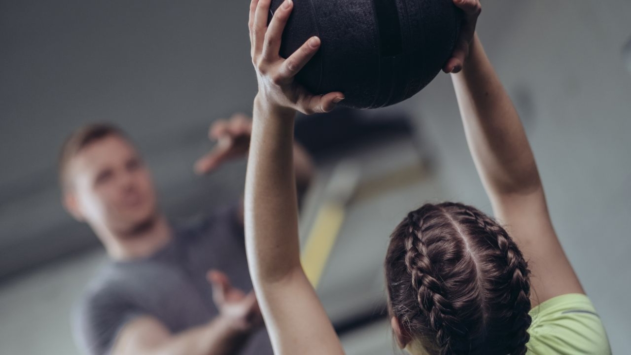 Trening siłowy w aplikacji Training Peaks: Jak osiągnąć wyższy poziom wydajności sportowej?