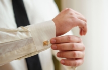 Nowoczesne spinki do mankietów: jak sprawić, by Twoja stylizacja zyskała elegancki akcent