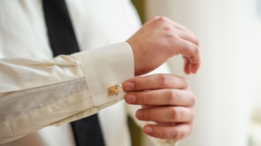 Nowoczesne spinki do mankietów: jak sprawić, by Twoja stylizacja zyskała elegancki akcent