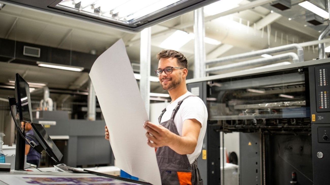 Jakie są korzyści z drukowania reklam wizualnych dla Twojego biznesu?