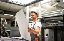 Jakie są korzyści z drukowania reklam wizualnych dla Twojego biznesu?