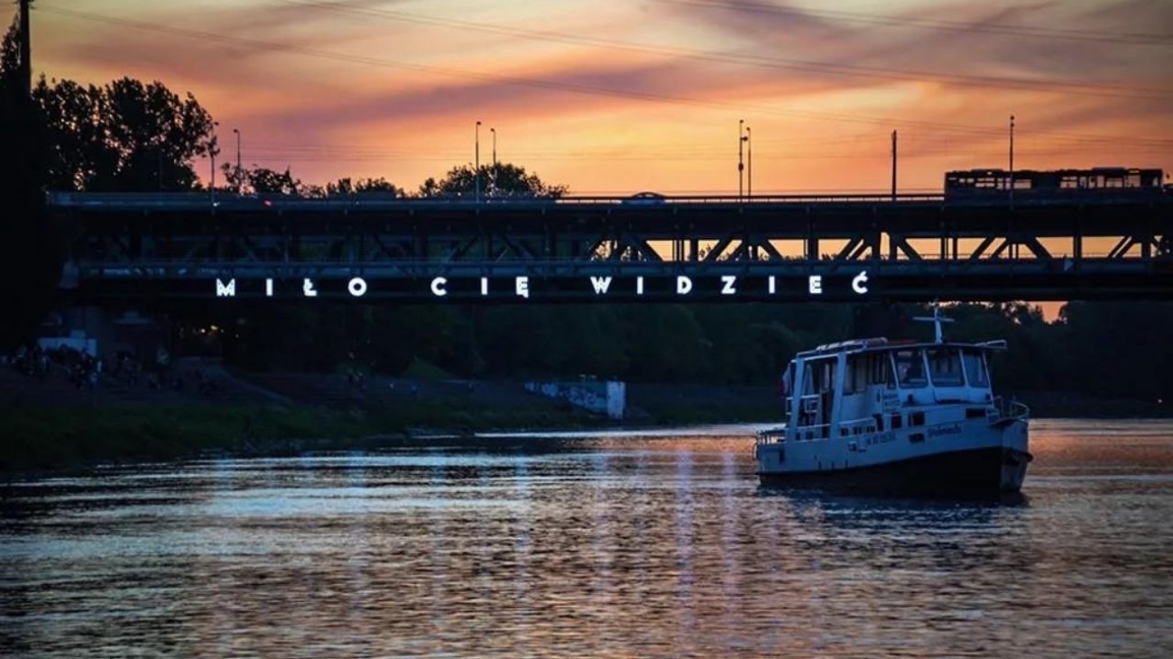 Niezwykła podróż po Wisle – wynajęcie statku Stalmach do 52 osób w Warszawie