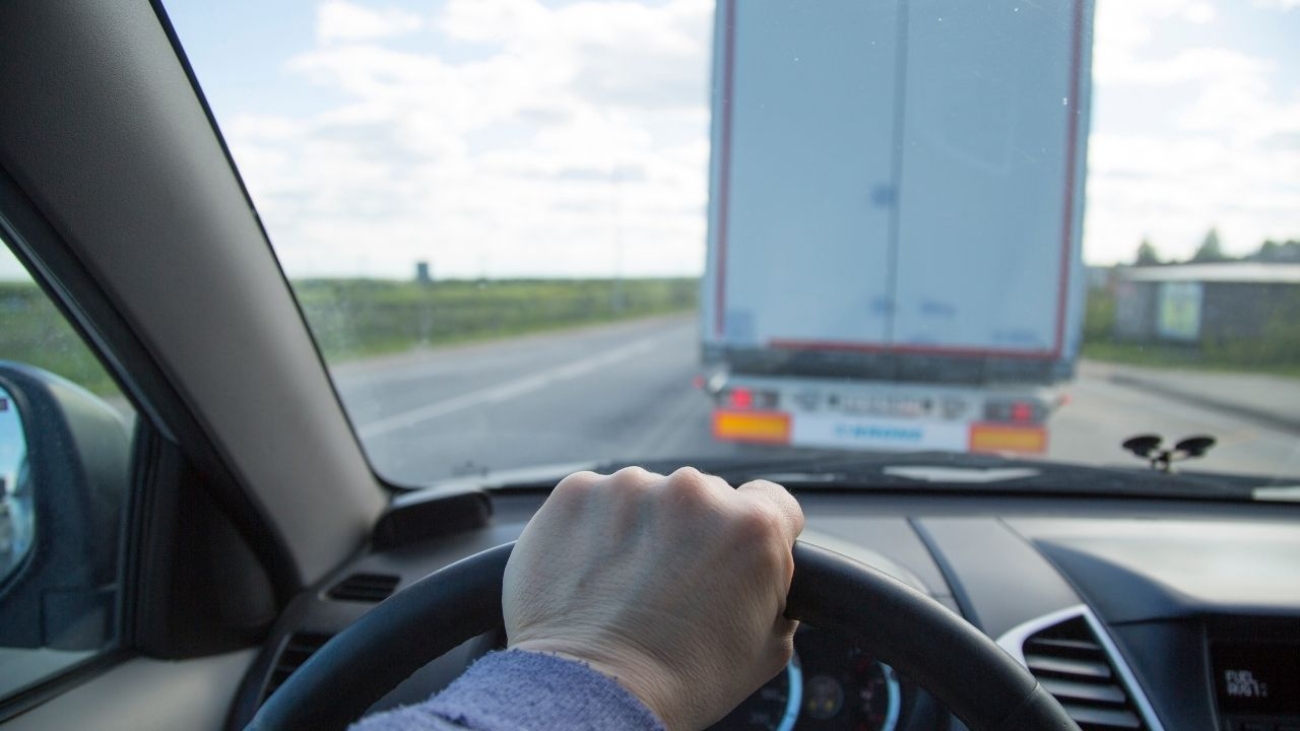 Bezpieczne i skuteczne wyprzedzanie - sekret efektywnego kursu na prawo jazdy