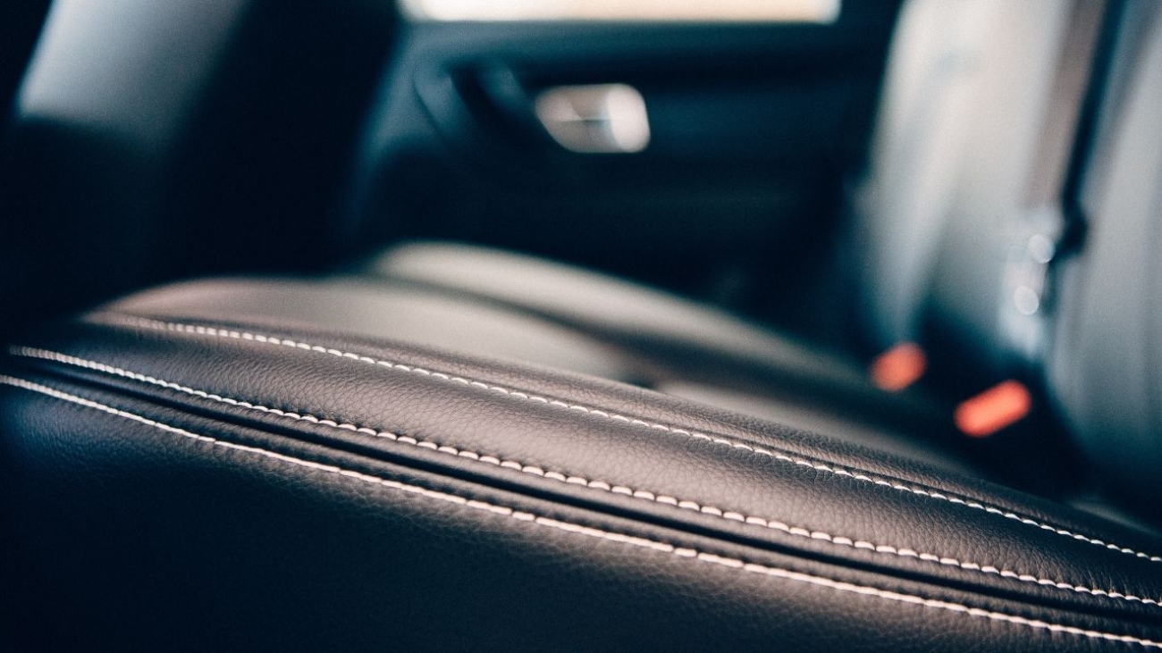 Najlepsze sposoby na odświeżenie tapicerki samochodowej – poradnik renowacji w Warszawie