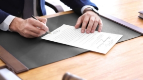 Sporządzanie umów spółek i umów handlowych przez notariusza - szybkość i bezpieczeństwo