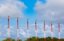 Systemy oświetlenia nawigacyjnego oraz przeszkodowego na lądowiskach: Bezpieczeństwo i precyzja operacji lotniczych