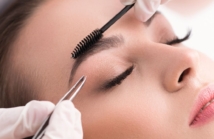 Podkreśl swoje piękno! Stylizacja brwi i rzęs