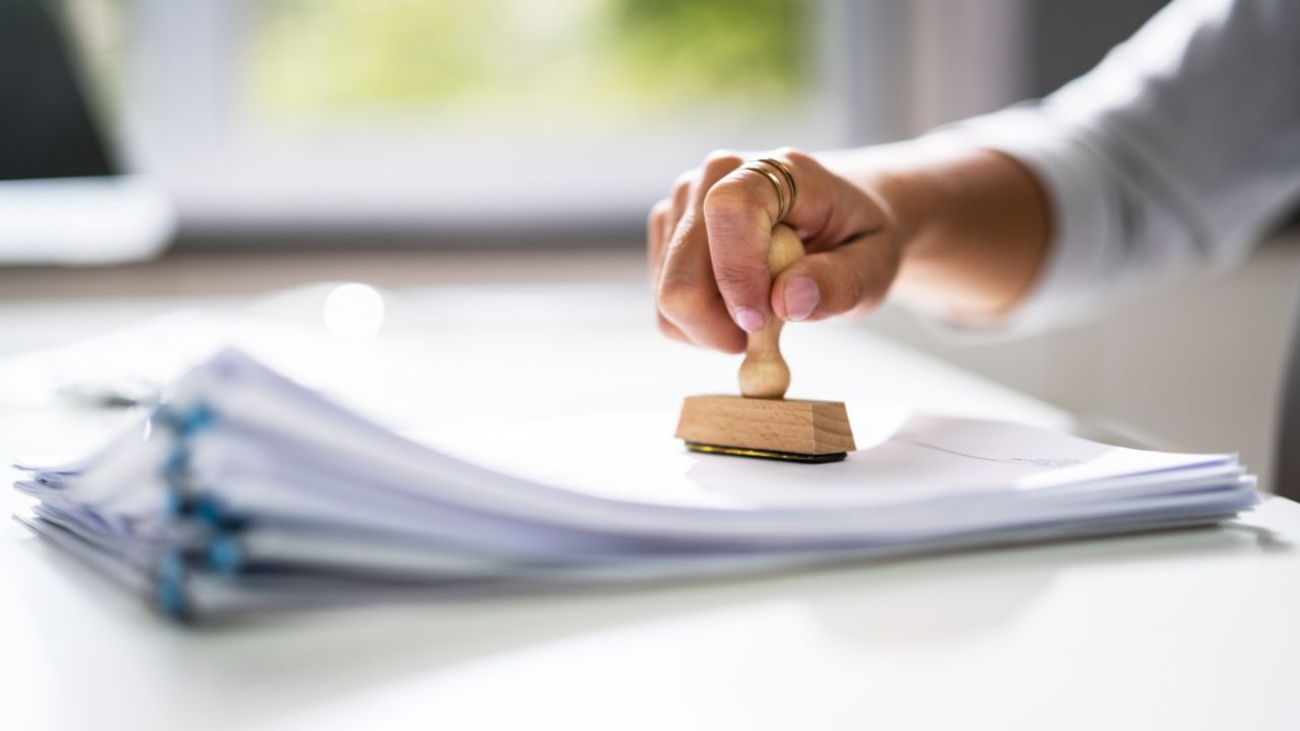 Rola Notariusza w Sporządzaniu Umów Spółek i Umów Handlowych