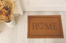 Właściwości i zastosowanie wycieraczek tekstylnych i aluminiowych