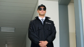 Zalety ochrony fizycznej: dlaczego warto inwestować w nią w porównaniu z systemami elektronicznymi?