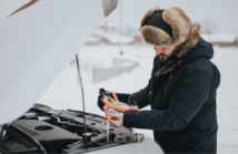 Jak bezproblemowo przygotować samochód do zimy - poradnik dla nowych kierowców