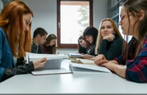 Wzmacnianie umiejętności językowych poprzez grupowe lekcje języka polskiego