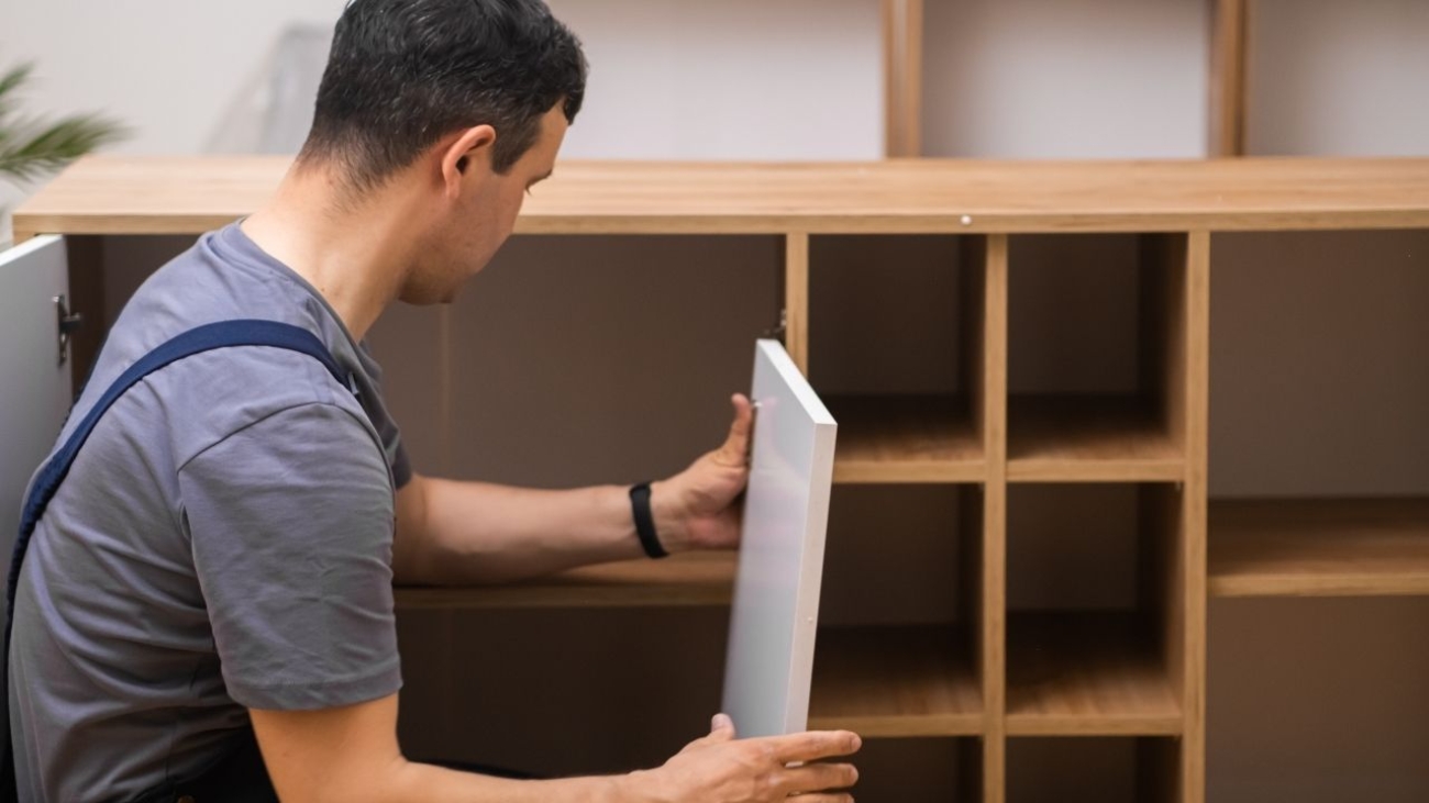 Jak idealnie dopasowane meble na wymiar mogą odmienić wystrój Twojego salonu