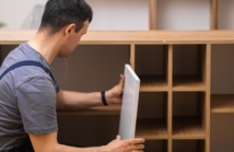 Jak idealnie dopasowane meble na wymiar mogą odmienić wystrój Twojego salonu