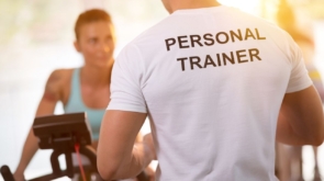 Rozwijanie kariery w branży fitness: Praktyczny przewodnik, jak zostać trenerem personalnym