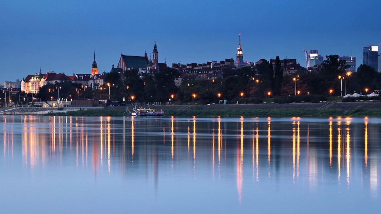 Jakie możliwości daje wynajem statku Stalmach na 52 osoby?