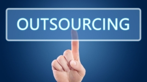 Outsourcing usług teletechnicznych: korzyści i ryzyka