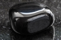 Piękno onyksu: jak wykorzystać ten naturalny kamień do stworzenia luksusowej i eleganckiej aranżacji wnętrz