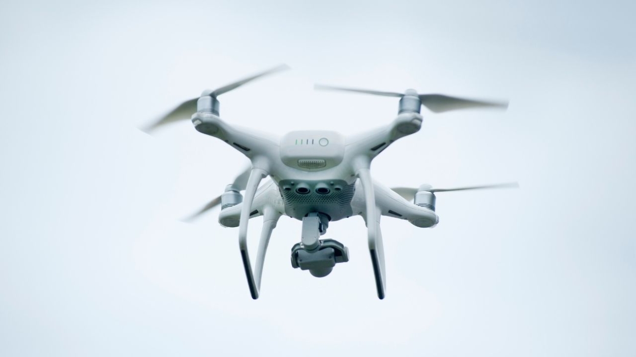 Wykorzystanie dronów w patrolowaniu i monitorowaniu terenów