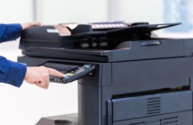 Jak wybrać odpowiednią kserokopiarkę do biura?