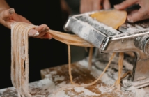 Makaron domowy kontra makaron z paczki: co jest lepsze?