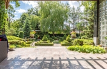 Jak stworzyć harmonijny taras ogrodowy: 5 kroków do płynnego połączenia z przylegającymi nasadzeniami