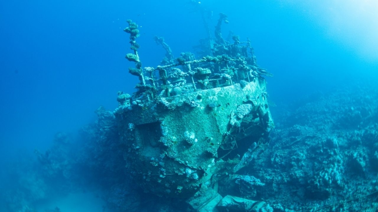 Odkryj fascynujący świat zatopionych wraków: Laguna Truk i jej niezwykłe safari nurkowe