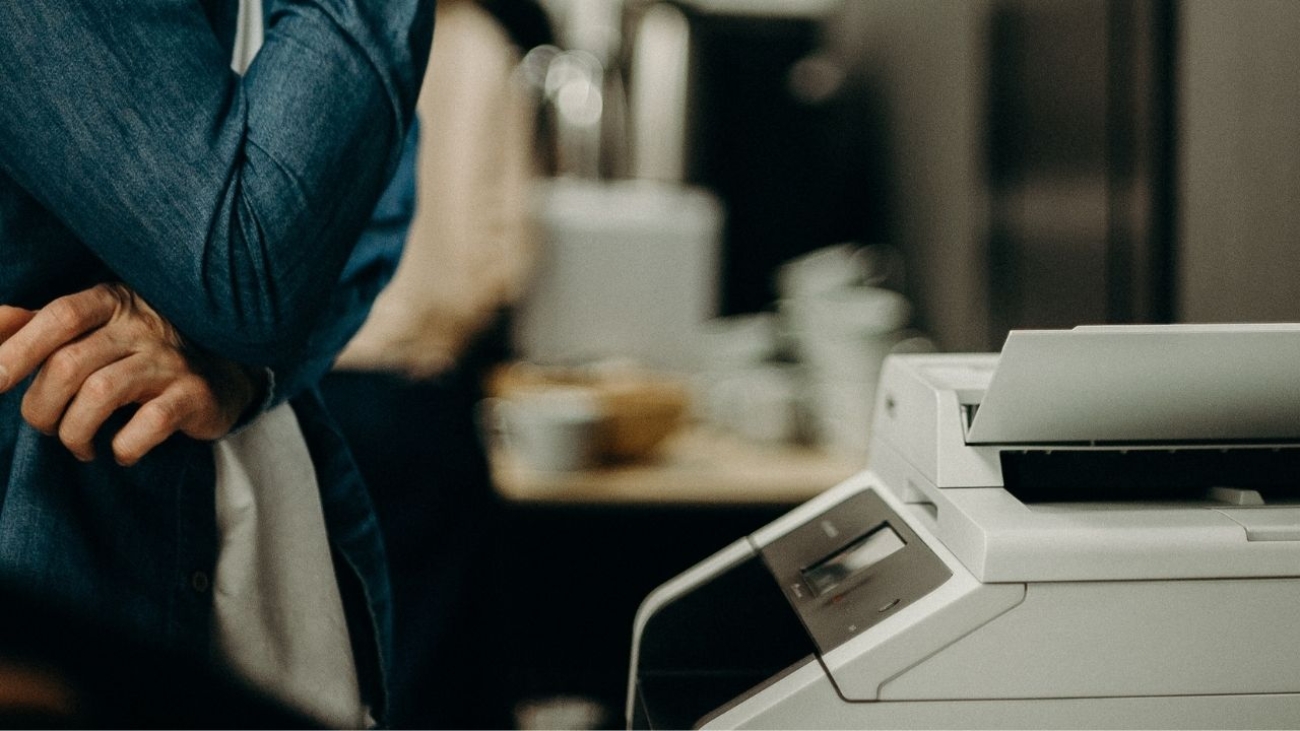 Drukarka A3 vs A4: Jak prawidłowo dobrać urządzenie biurowe i oszczędzić pieniądze