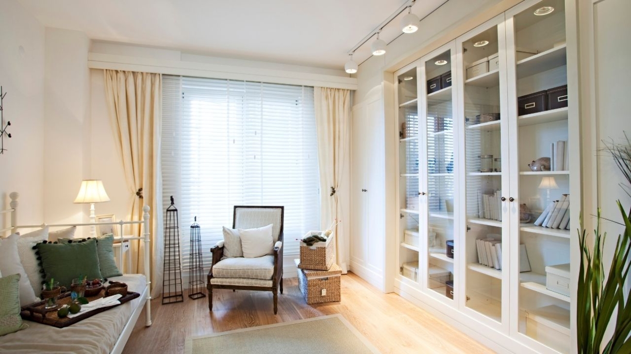 Nietypowe pomysły na meble na wymiar do salonu: jak stworzyć niezwykłą przestrzeń mieszkalną