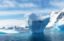 Najpiękniejsze dzikie miejsca Antarktydy – od Deception Island po Koło Podbiegunowe