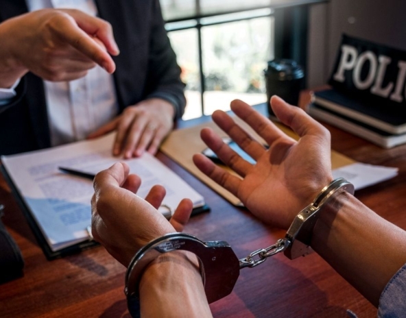 Obrona w sprawach karnych – co obejmuje reprezentacja w sądzie?