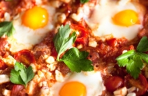 Szakszuka, jajka w koszulce lub omlet – wybierz swoją poranną rozkosz