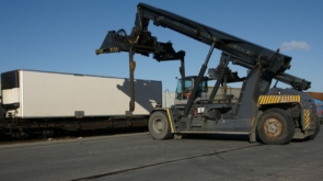 Co to jest spedycja intermodalna i jakie daje korzyści?