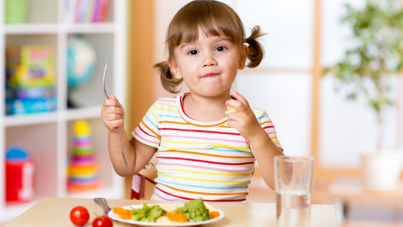 Dlaczego własna kuchnia przedszkolna ma znaczenie — zdrowe posiłki przygotowywane na miejscu