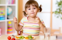 Dlaczego własna kuchnia przedszkolna ma znaczenie — zdrowe posiłki przygotowywane na miejscu