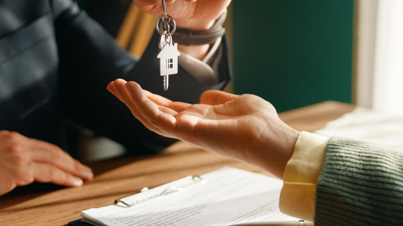 Akt notarialny nieruchomości — co warto wiedzieć, aby uniknąć pułapek prawnych
