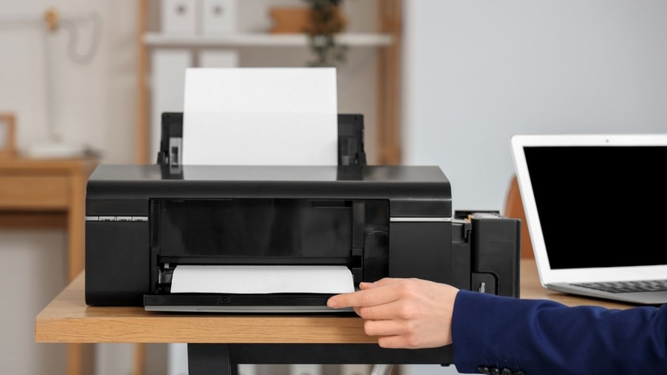 Jak wybrać odpowiednią drukarkę wielofunkcyjną do biura – format A4 vs A3