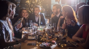 Kolacja biznesowa na nabrzeżu – jak zorganizować eleganckie spotkanie w River Club