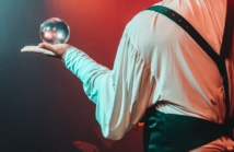 Jak wygląda współpraca z iluzjonistą – od briefu po finałowe wystąpienie