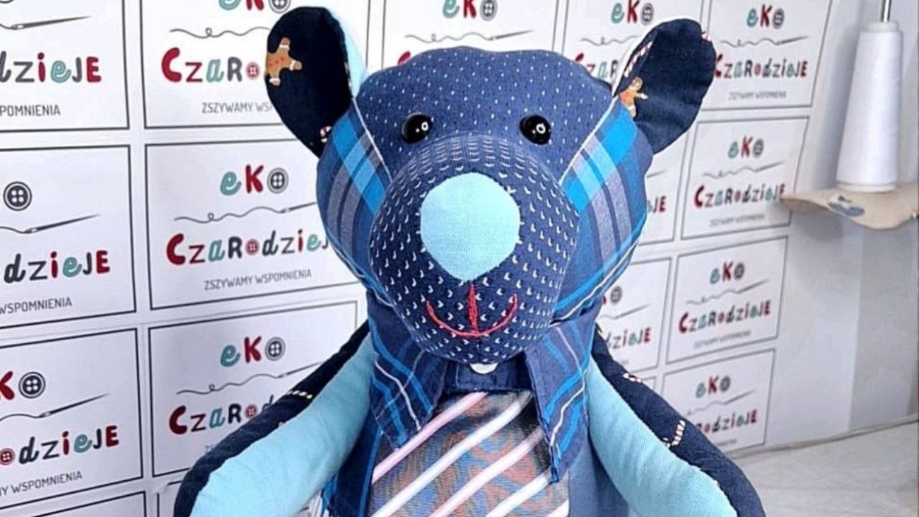 Inspiracje: 10 pomysłów na pamiątki z ubrań — od pluszaka po narzutę