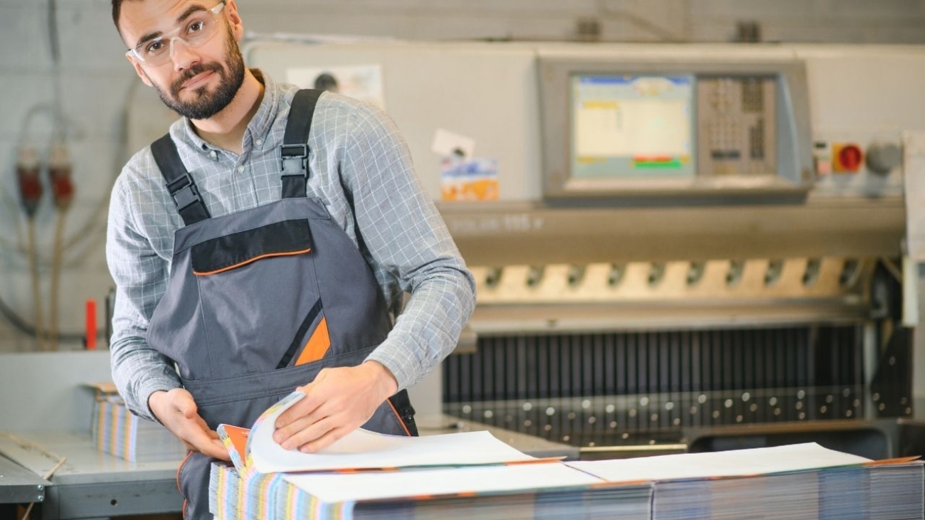 Jak szybko można wydrukować materiały firmowe? Realne terminy realizacji