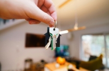 Sprzedaż mieszkania z lokatorem – jak to zrobić bezpiecznie?