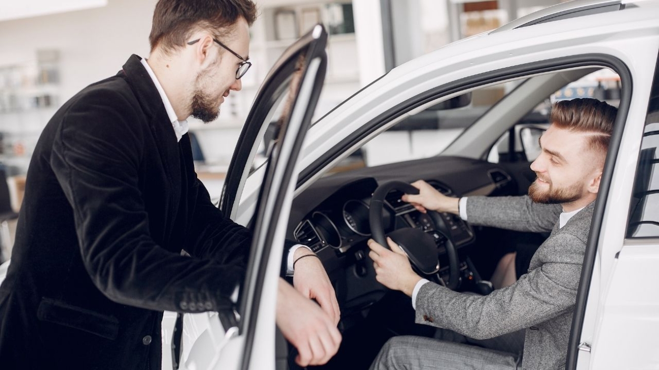 Czy warto brać rzeczoznawcę przy zakupie auta